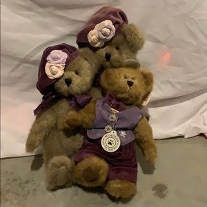 Boyd’s bear set. Retired. Collectible